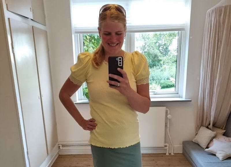 Ditte tager en selfie af hendes nye slanke krop