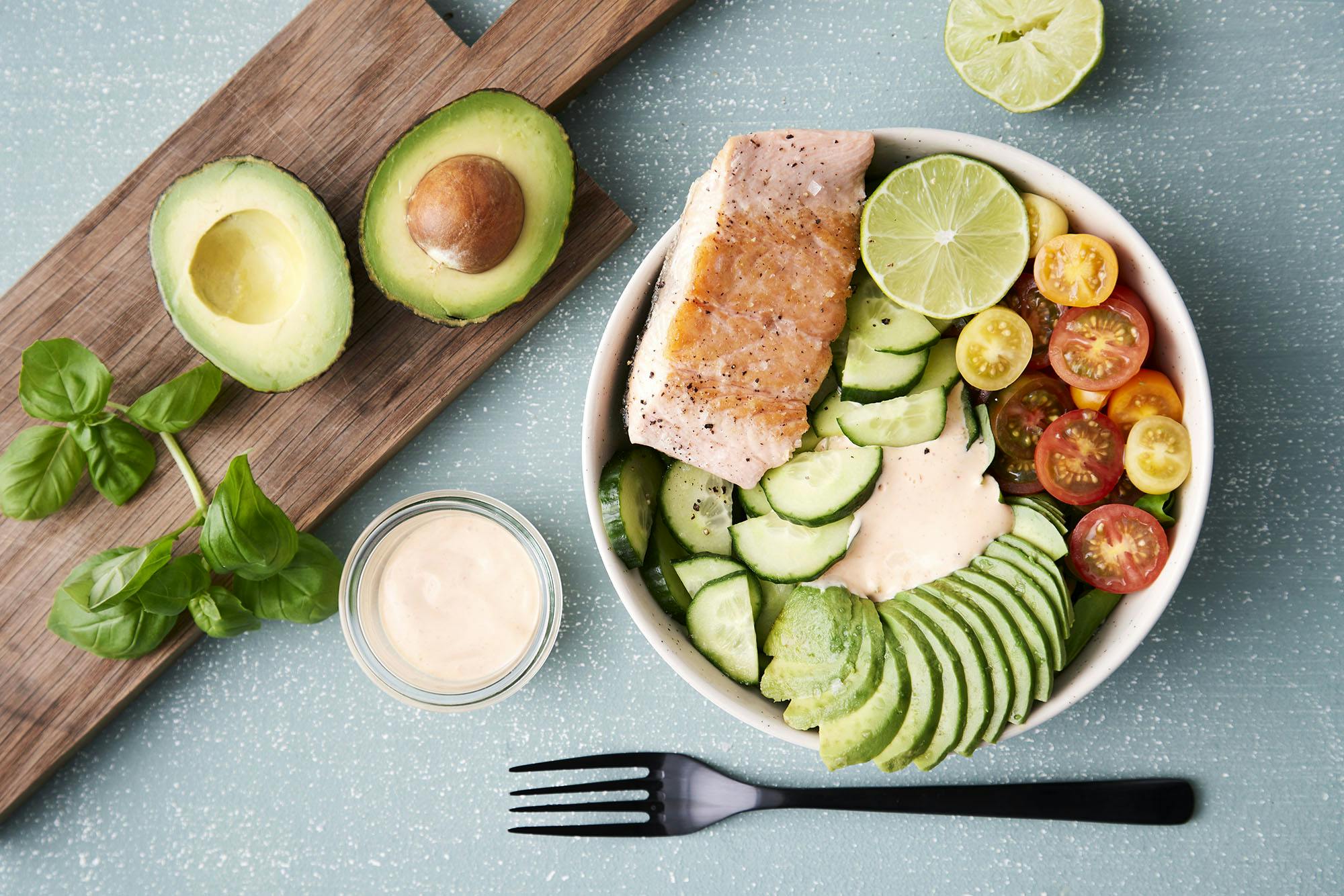 Keto bowl med lax och avokado