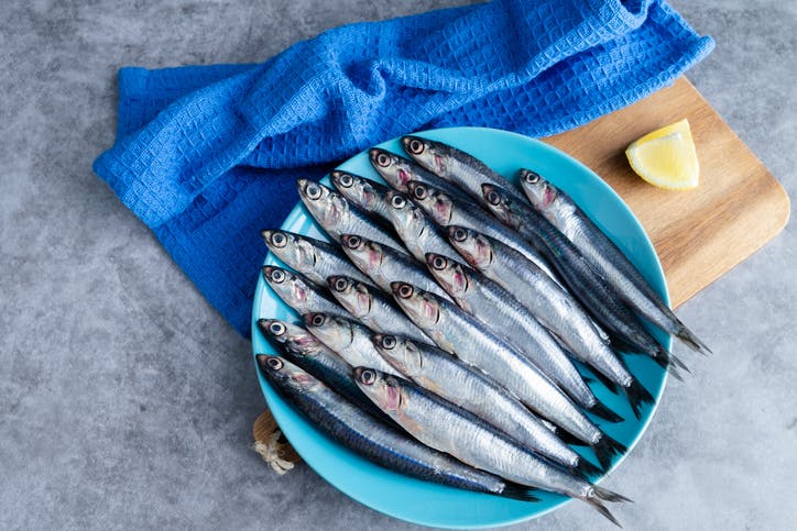Små fisk på en tallerken