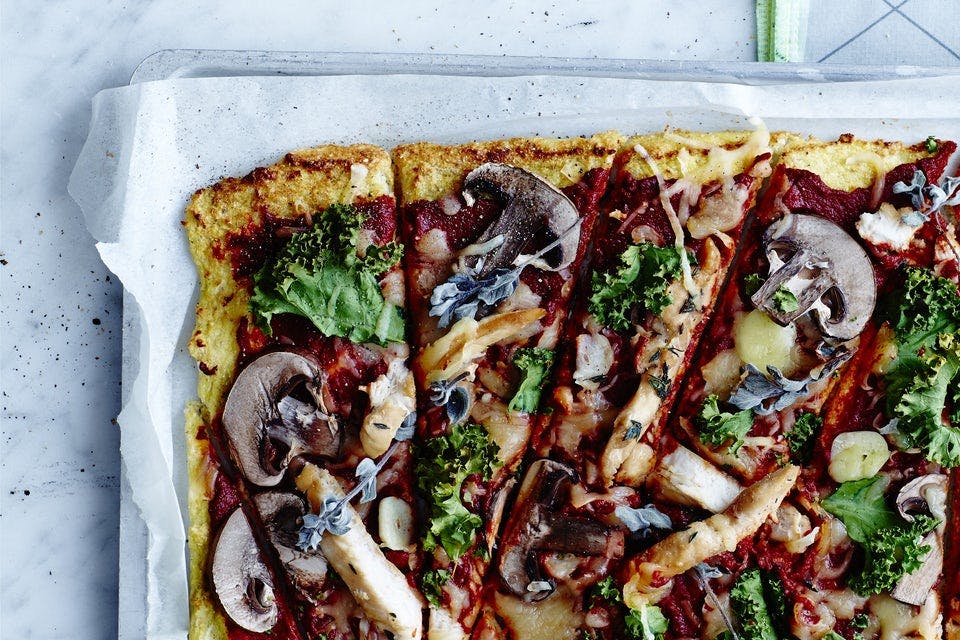 Pizza med kylling, grønnkål og sjampinjong