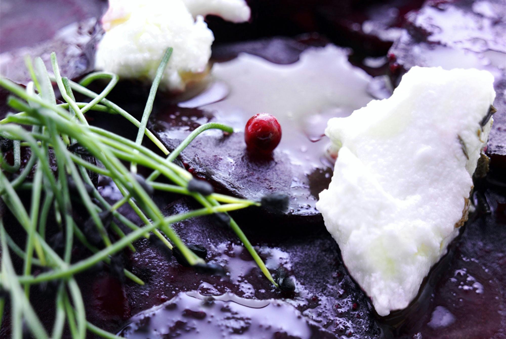 Uunipunajuuria ja vuohenjuustoa