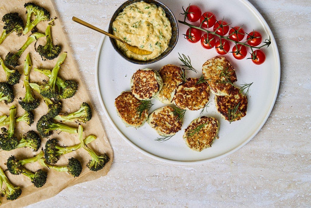 Fiskbiffar med hemlagad remoulad och broccolipommes
