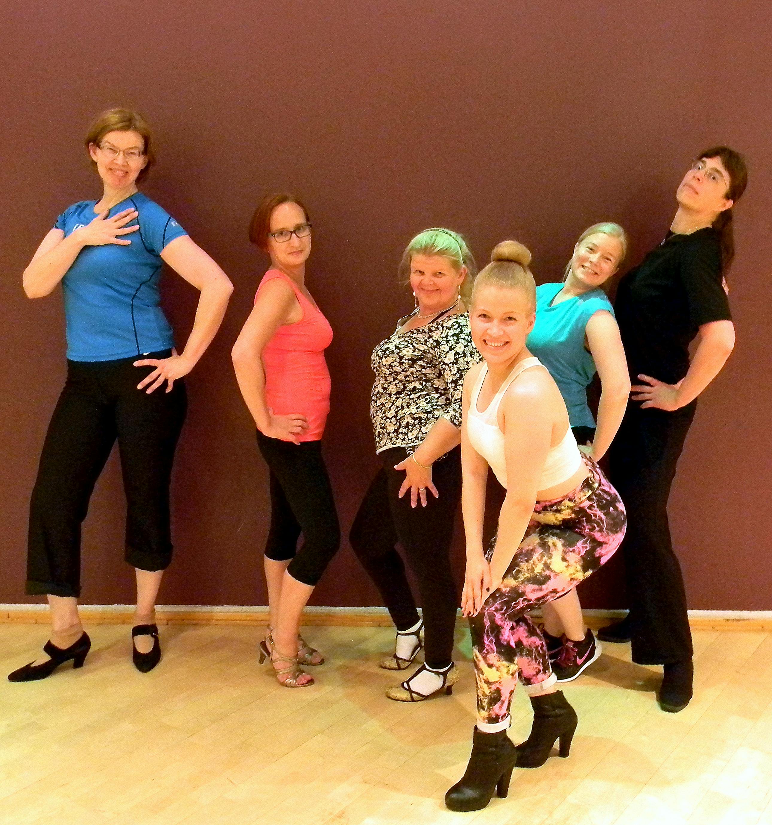 High Heels -kokeilijat ja ohjaaja Suvi Salmi