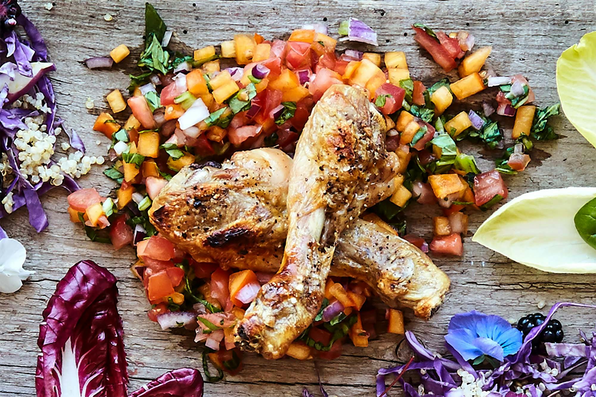 Stekte kyllinglår på tomat- og ferskensalsa