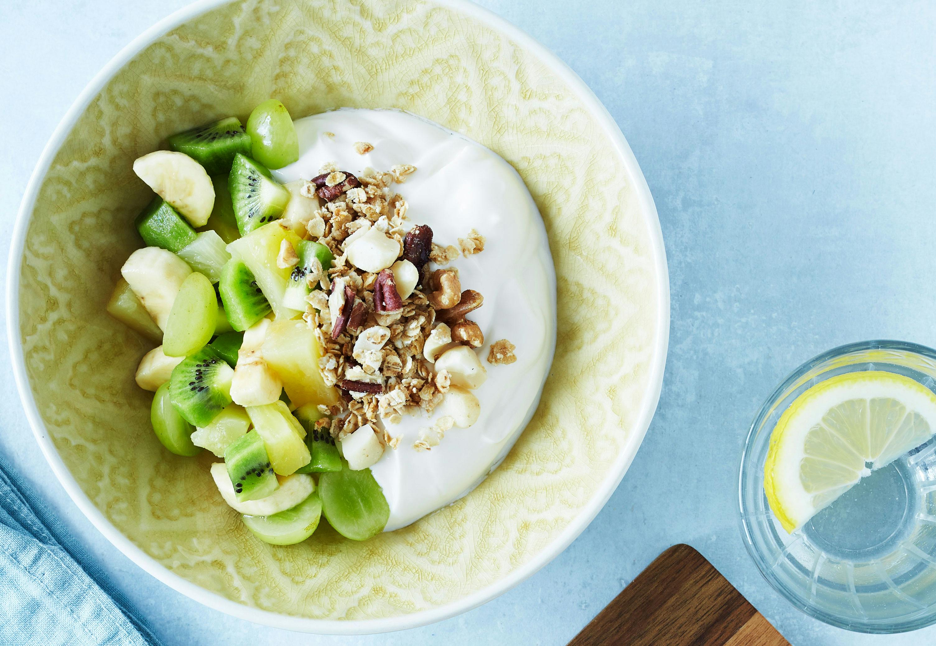 FODMAP-frukost med laktosfri kvarg och fruktsallad