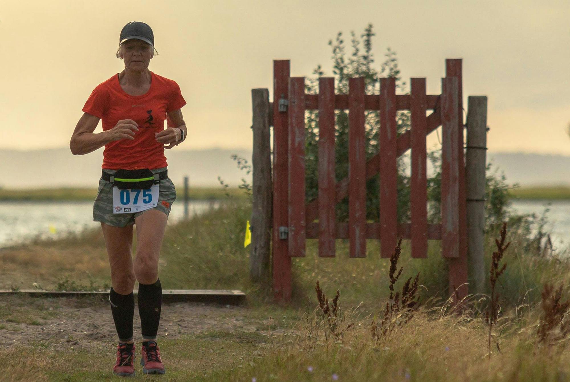 Kvinne i 60-årene som løper