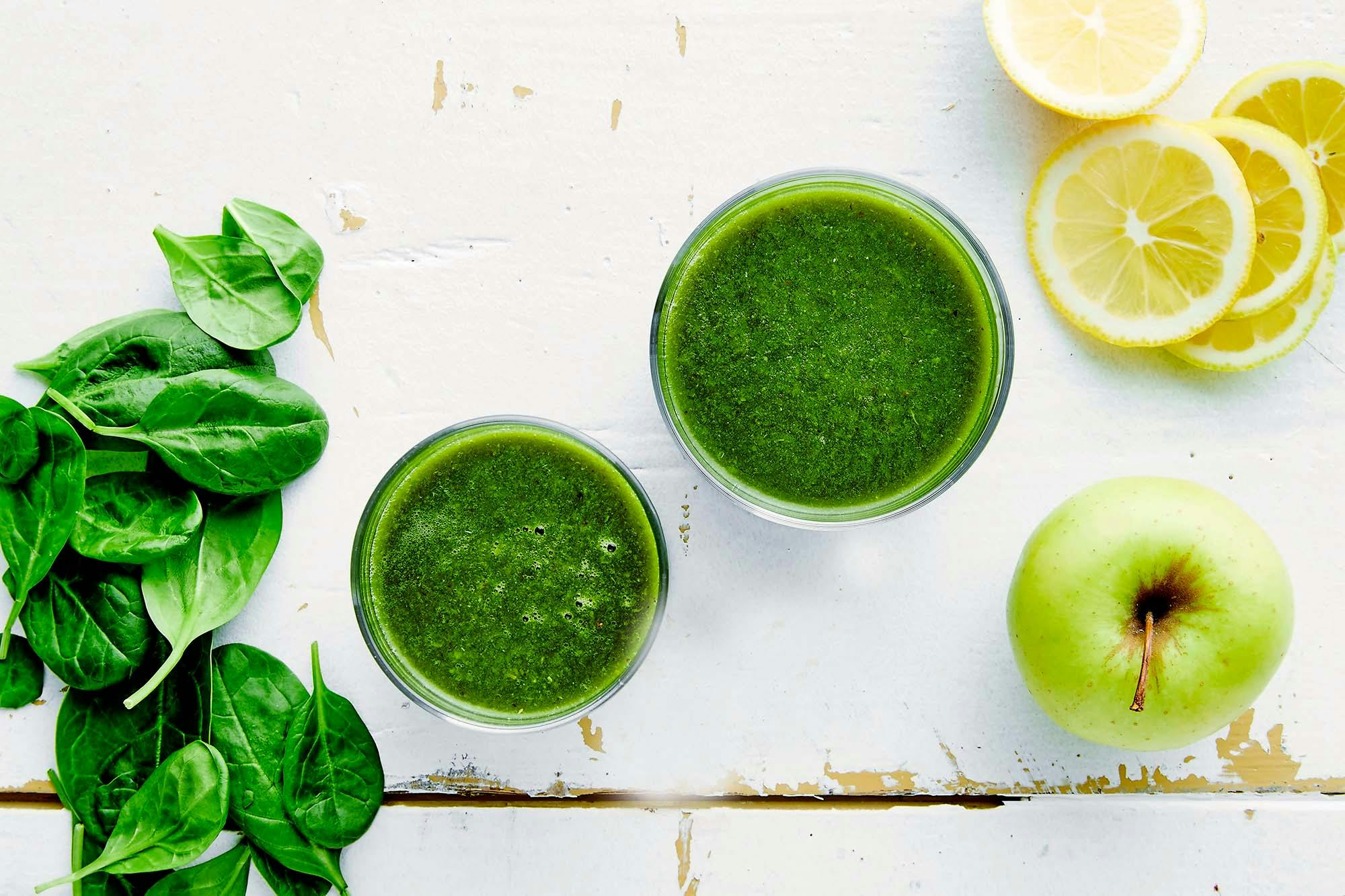 Grønn smoothie med spinat og eple