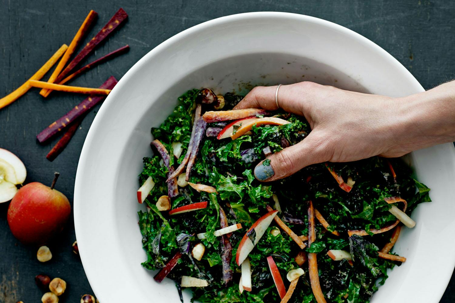 Grønnkålsalat med epler