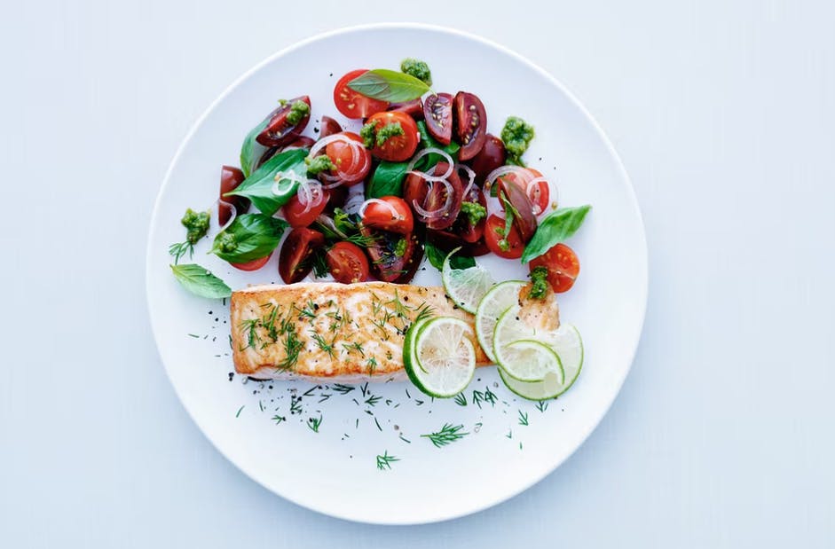 Tomater - tomatsalat med baskilikum og poteter