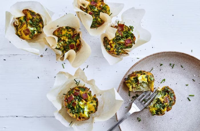 Matpakkemuffins med spinat og bacon