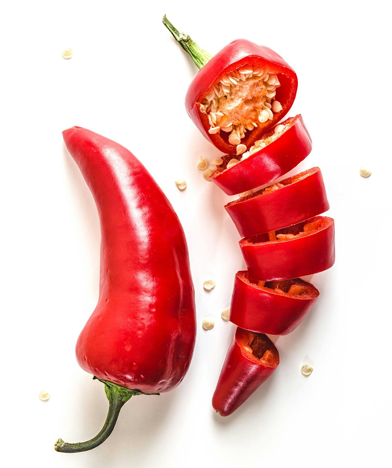 Punainen chili ja siemeniä