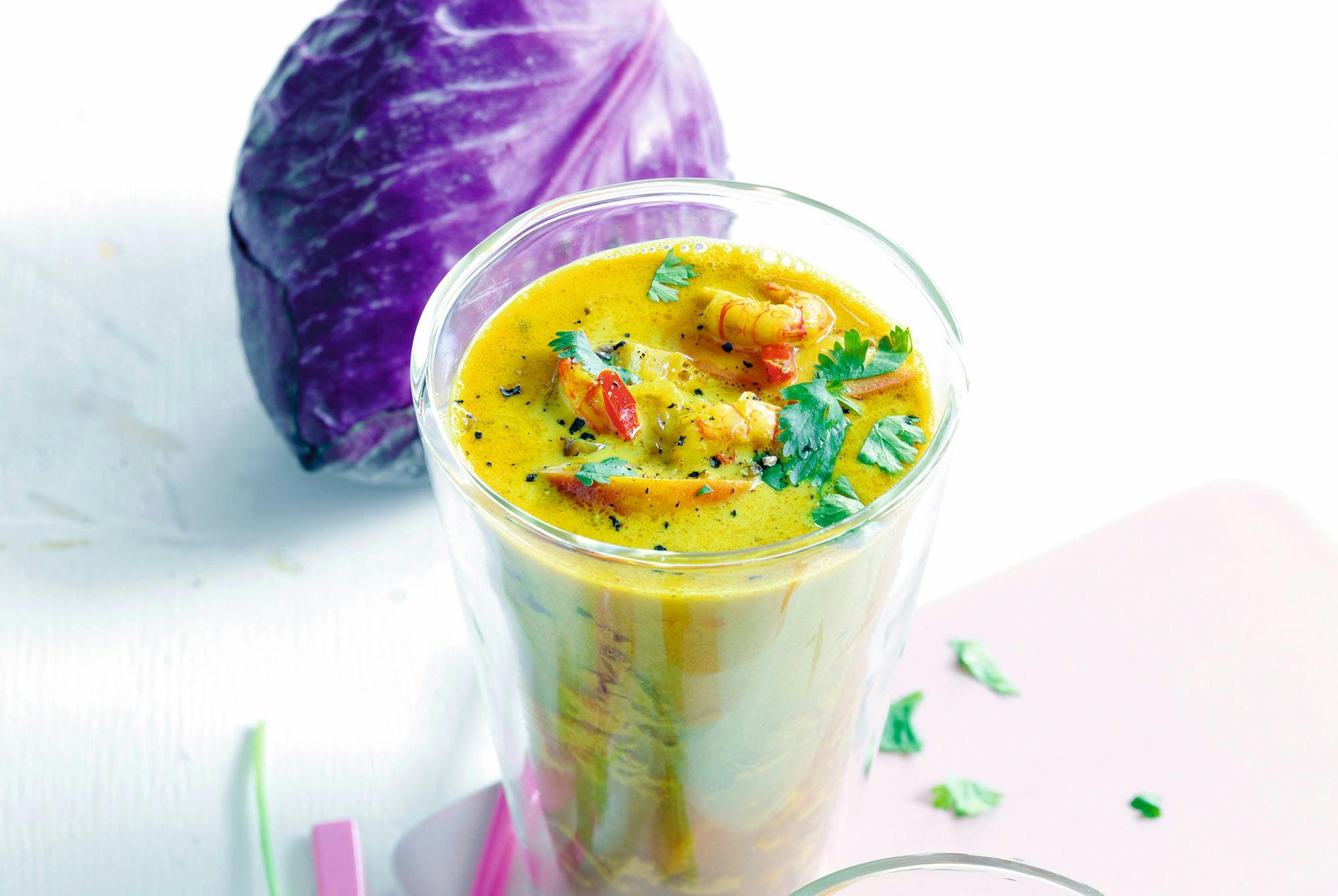 Glas med ferskensuppe og et kålhoved
