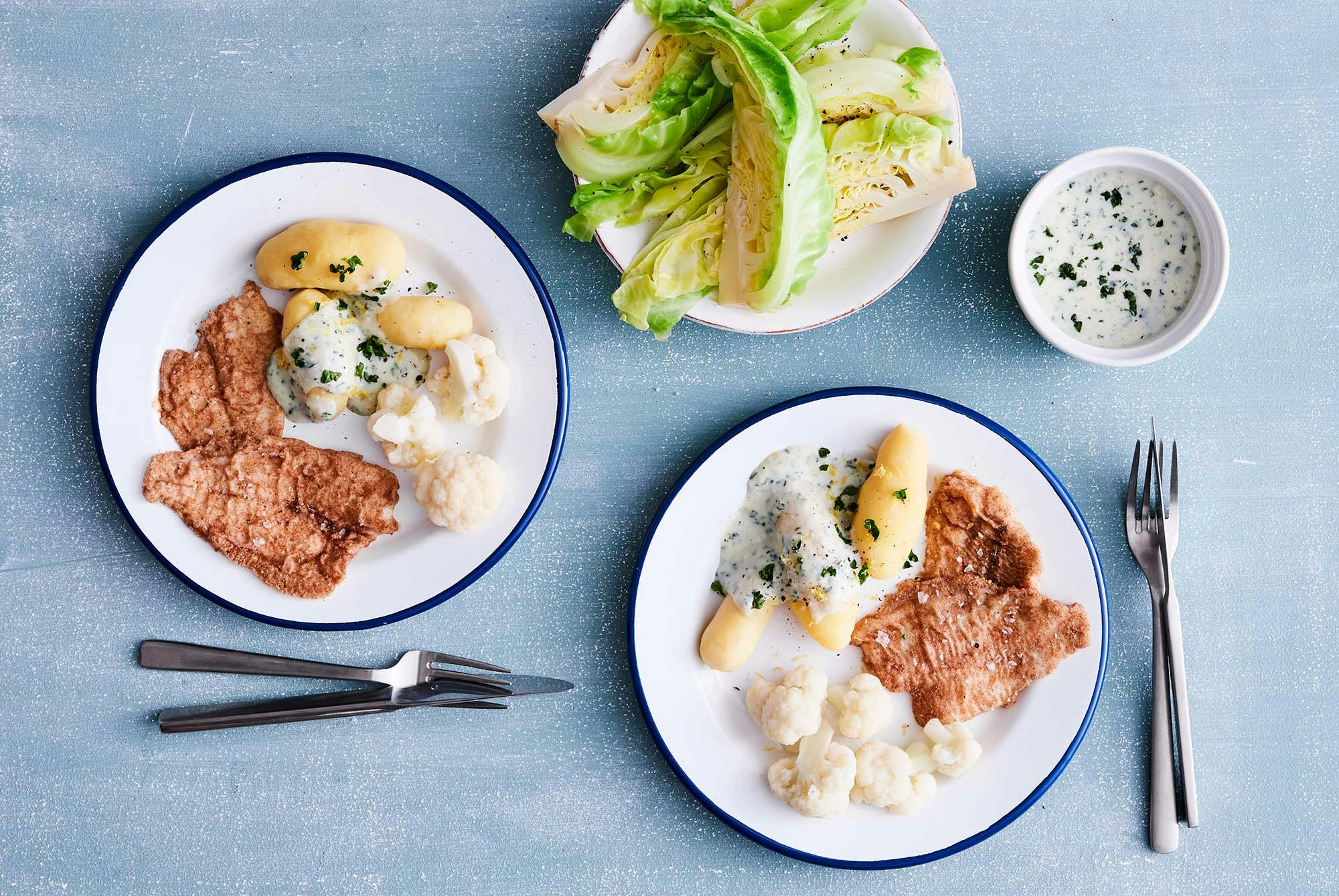 Stekt rödspätta med persiljesås, potatis och spetskål