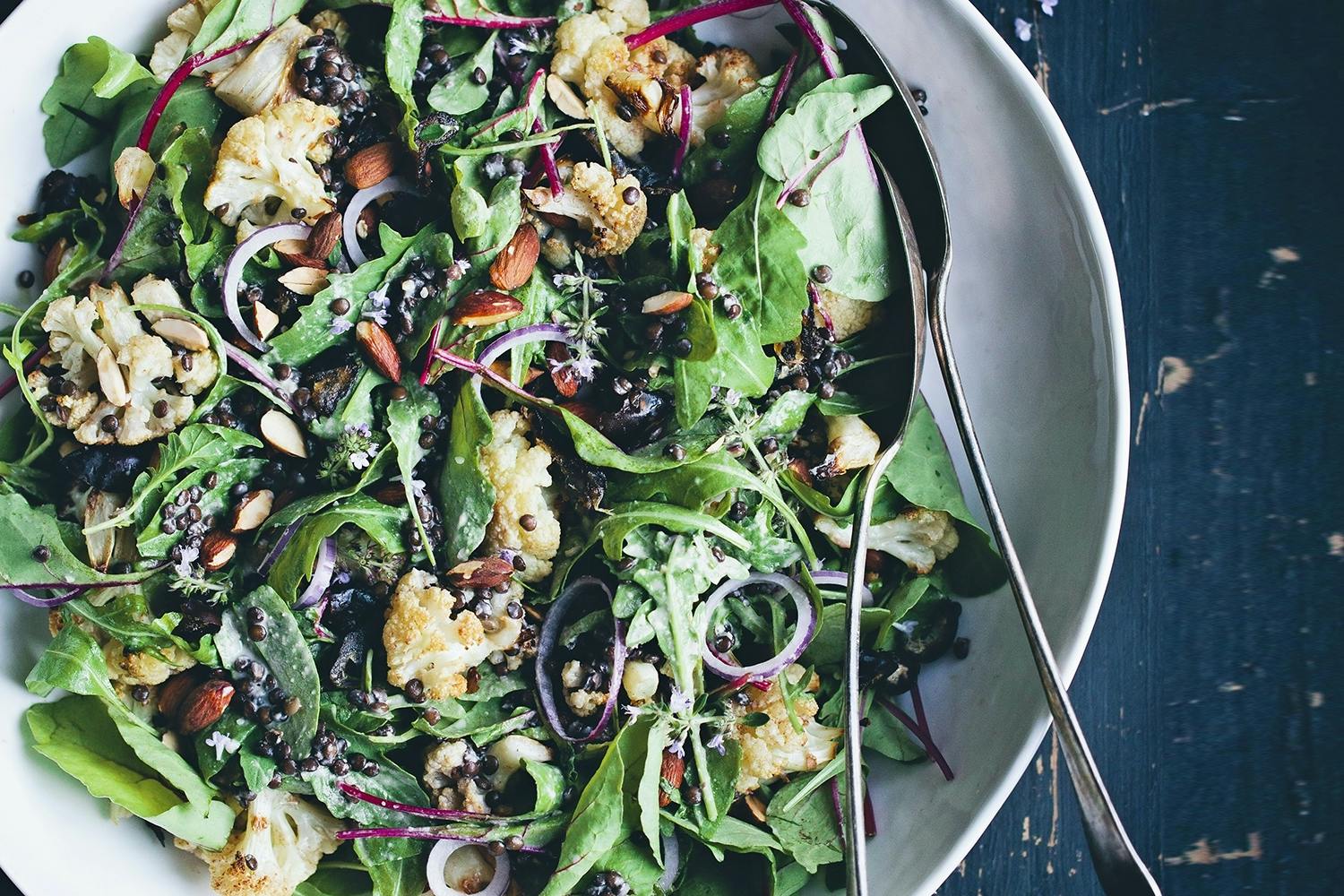 Salat med linser og ristet blomkaal