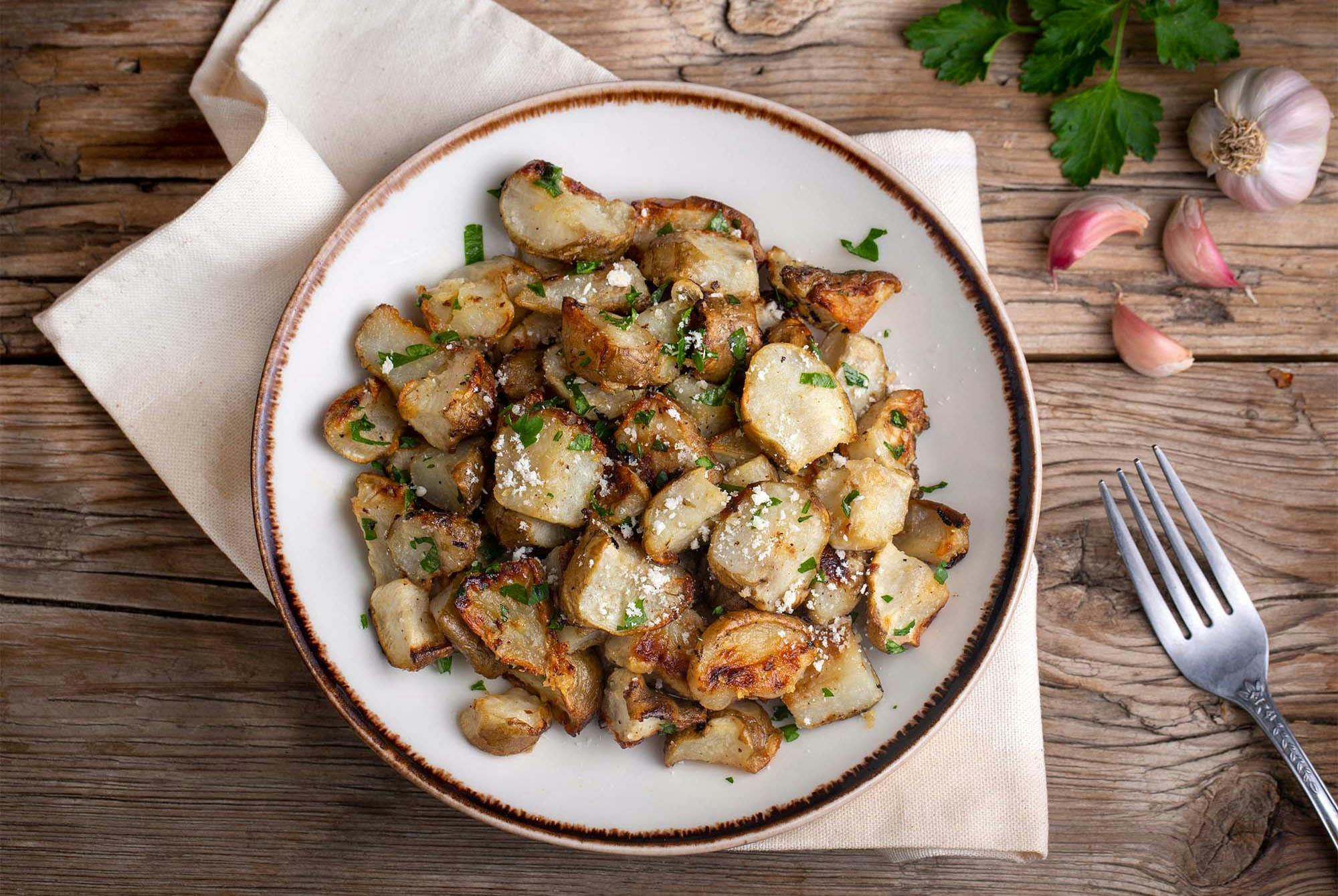 Jordskokker bagt i ovn kan sagtens erstatte ovnbagte kartofler – se opskrift her.