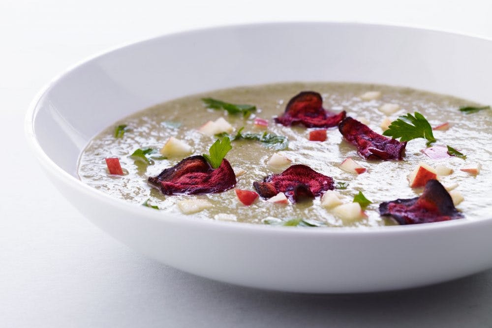 Cremet jordskokkesuppe – opskriften er nem og hurtig at lave.