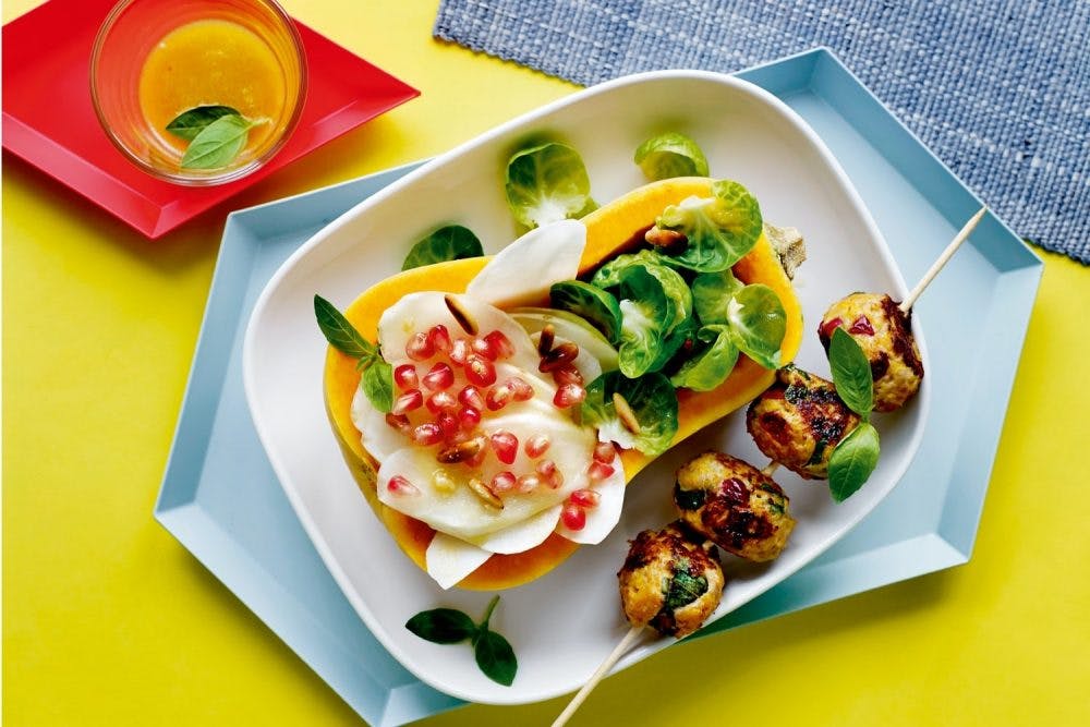 Jordskokkesalat med butternutsquash og jordskokker – det må være det perfekte vintermåltid. En mættende måltidssalat.