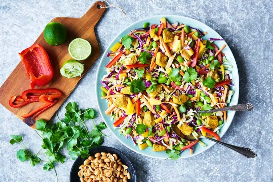 Asiatisk-kalsallad-med-kyckling