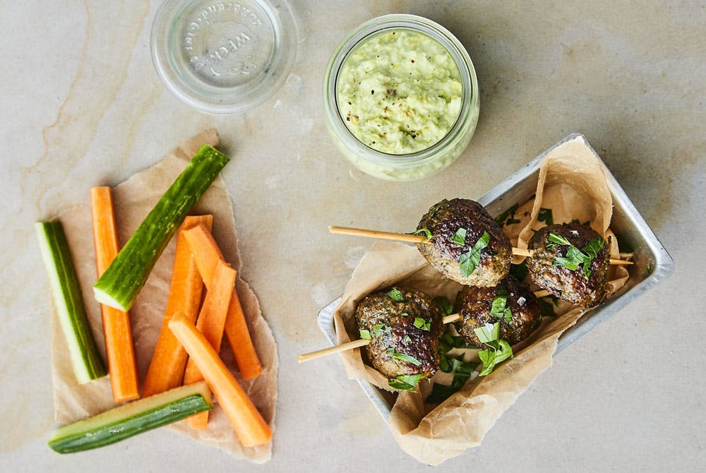 Lihapyörykät ja edamamehummus