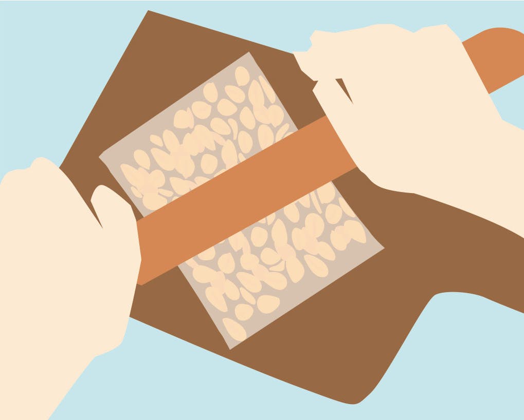 Illustration av kavel som finmaler jordnötter i en påse