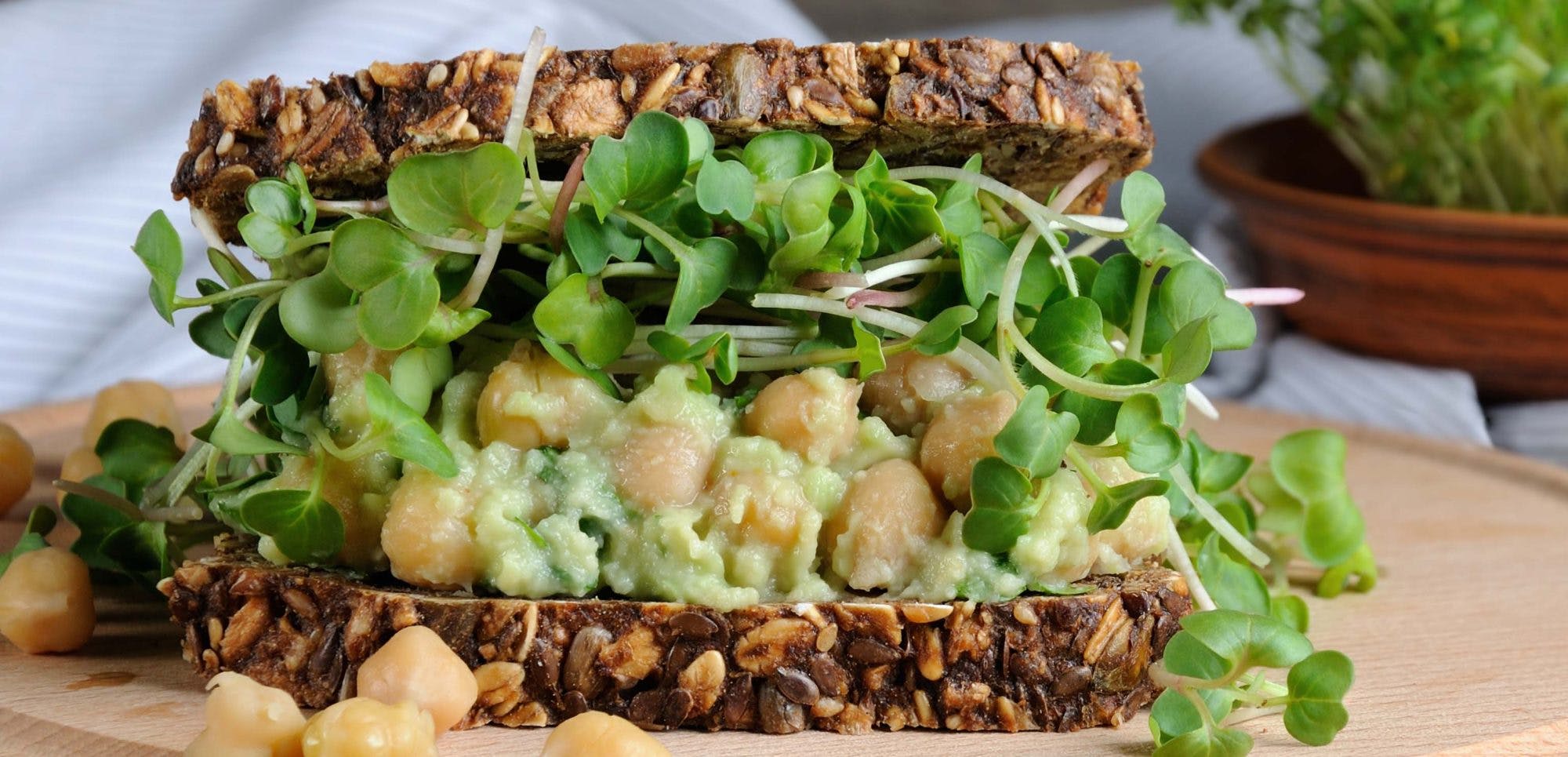 Fuldkorns-rugbroedssandwich