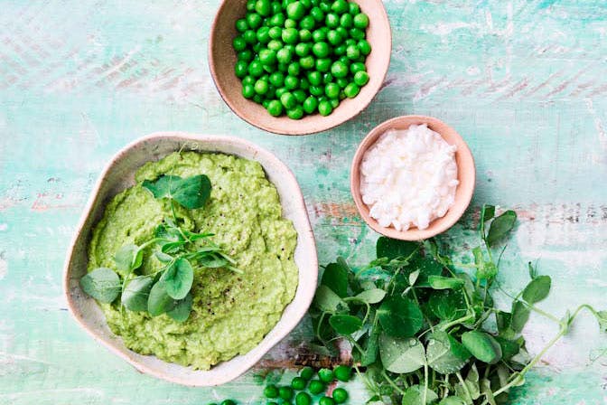 Ærtepuré med hytteost opskrift