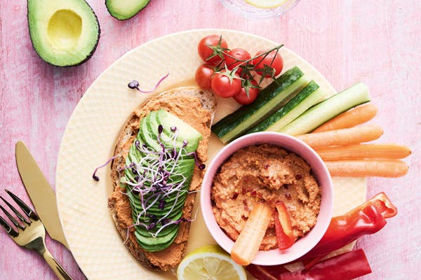 Avokadotoast med hummus, frukost