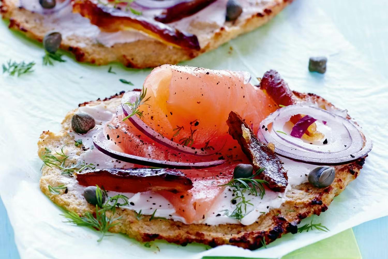 Blomkålspizza med laks