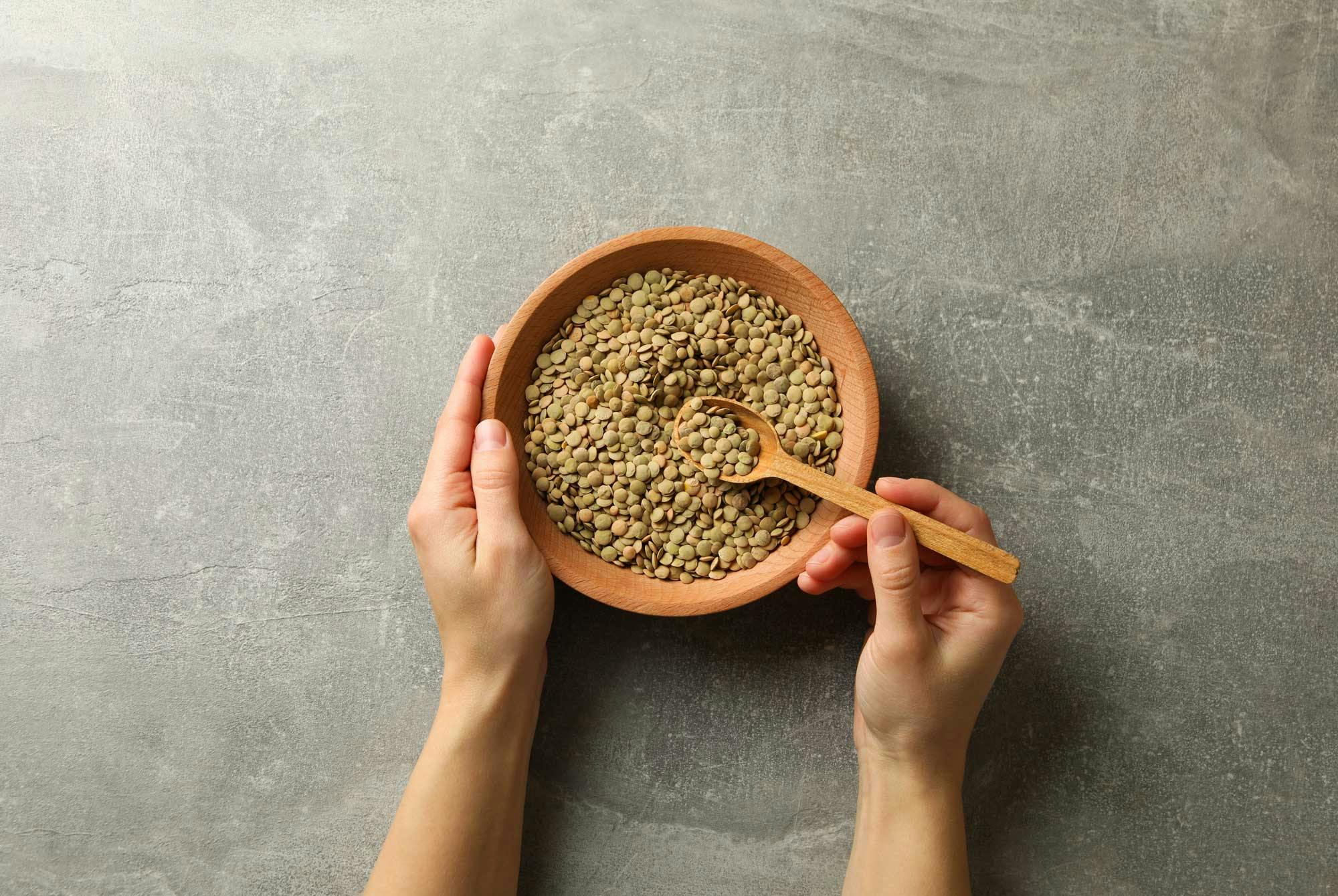 Skål med brune linser