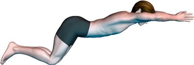 Man utför det tredje steget av bröstsim