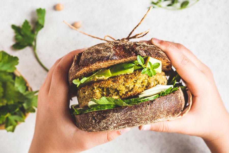 Burger med kikærtebøf