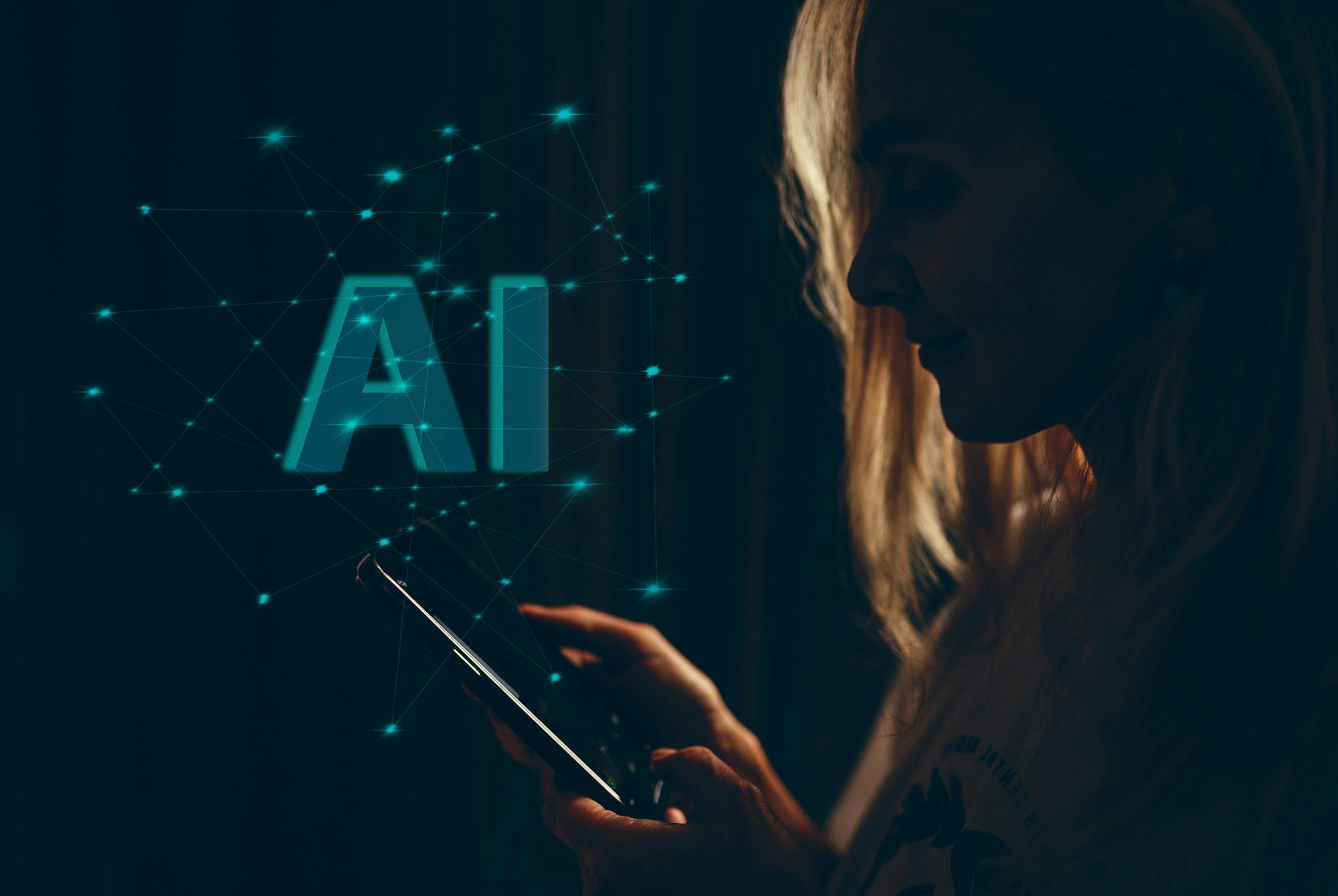 Nainen käyttää tekoälybottia apuna henkilökohtaisissa ongelmissa.