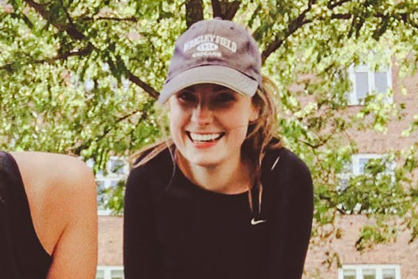 Nainen juoksulenkin jälkeen