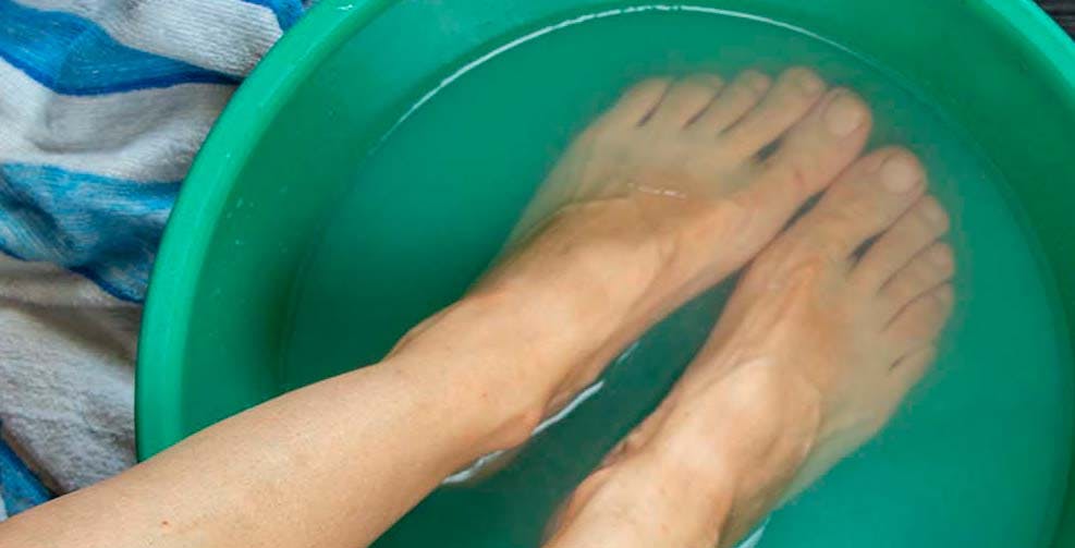 Hammertå kan lindres med fodbad og massage