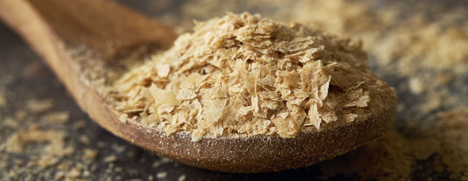 Jästflingor i en skål