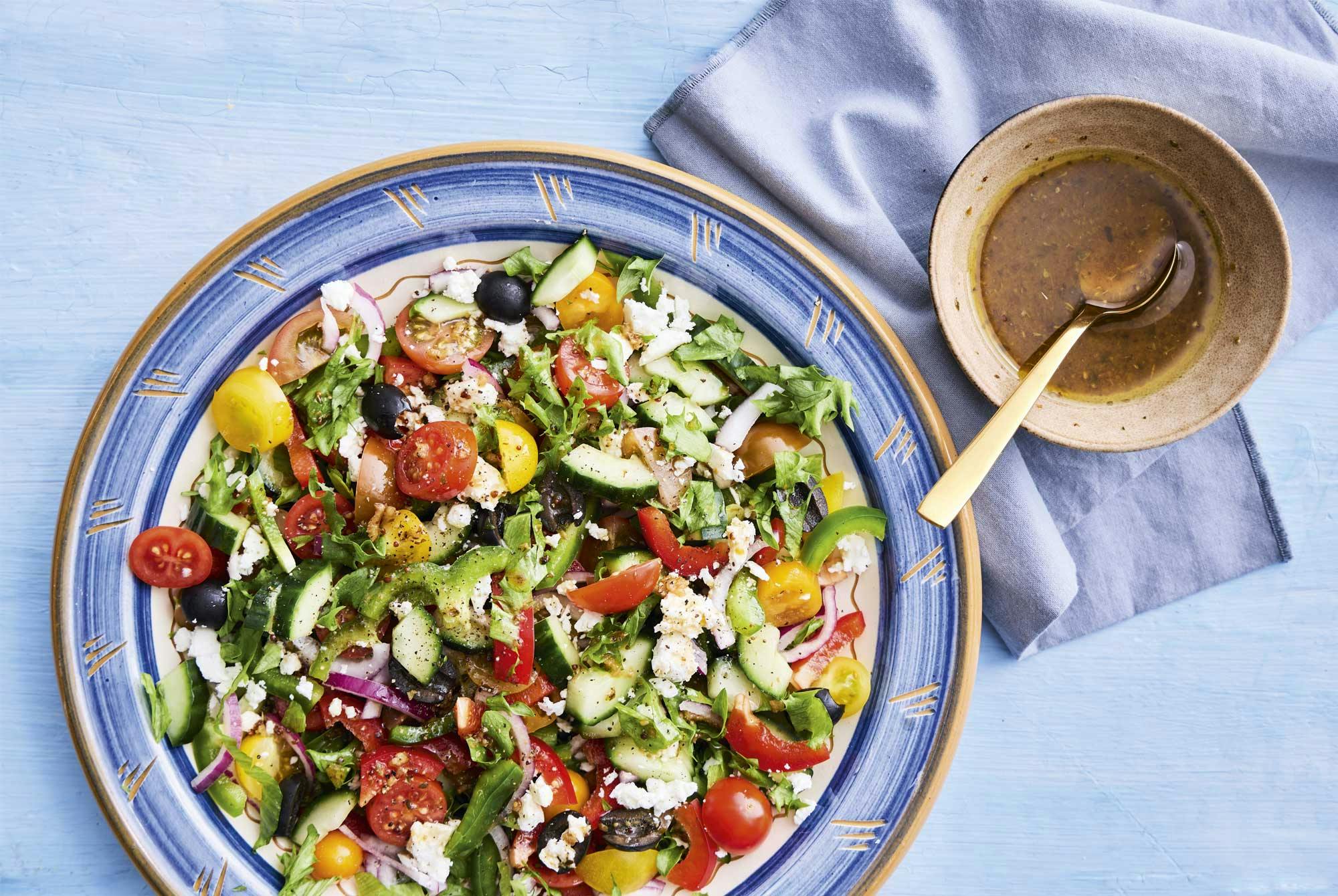 Ekte gresk salat med fetaost (oppskrift) | iform.nu