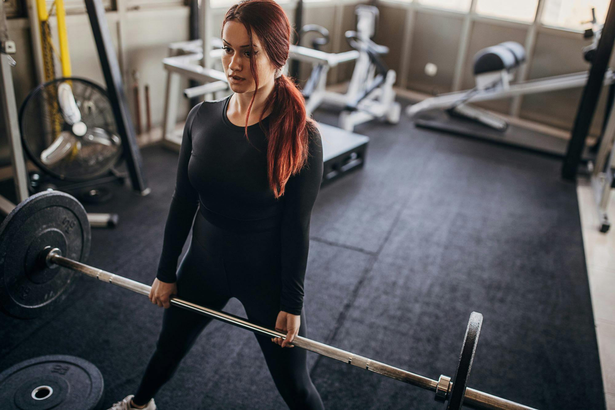 Romanialainen maataveto Nainen ja painotanko