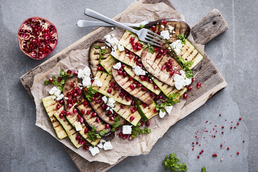 Grillet squash med feta og granataæble