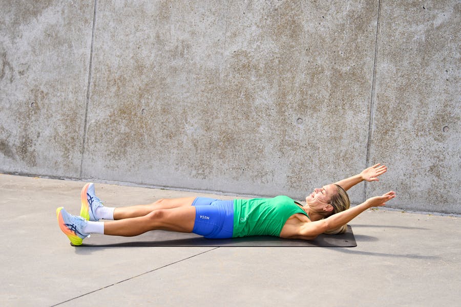 Kvinna gör övning i HIIT-program