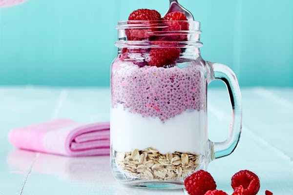 Hallon-chiapudding med kvarg och havregryn