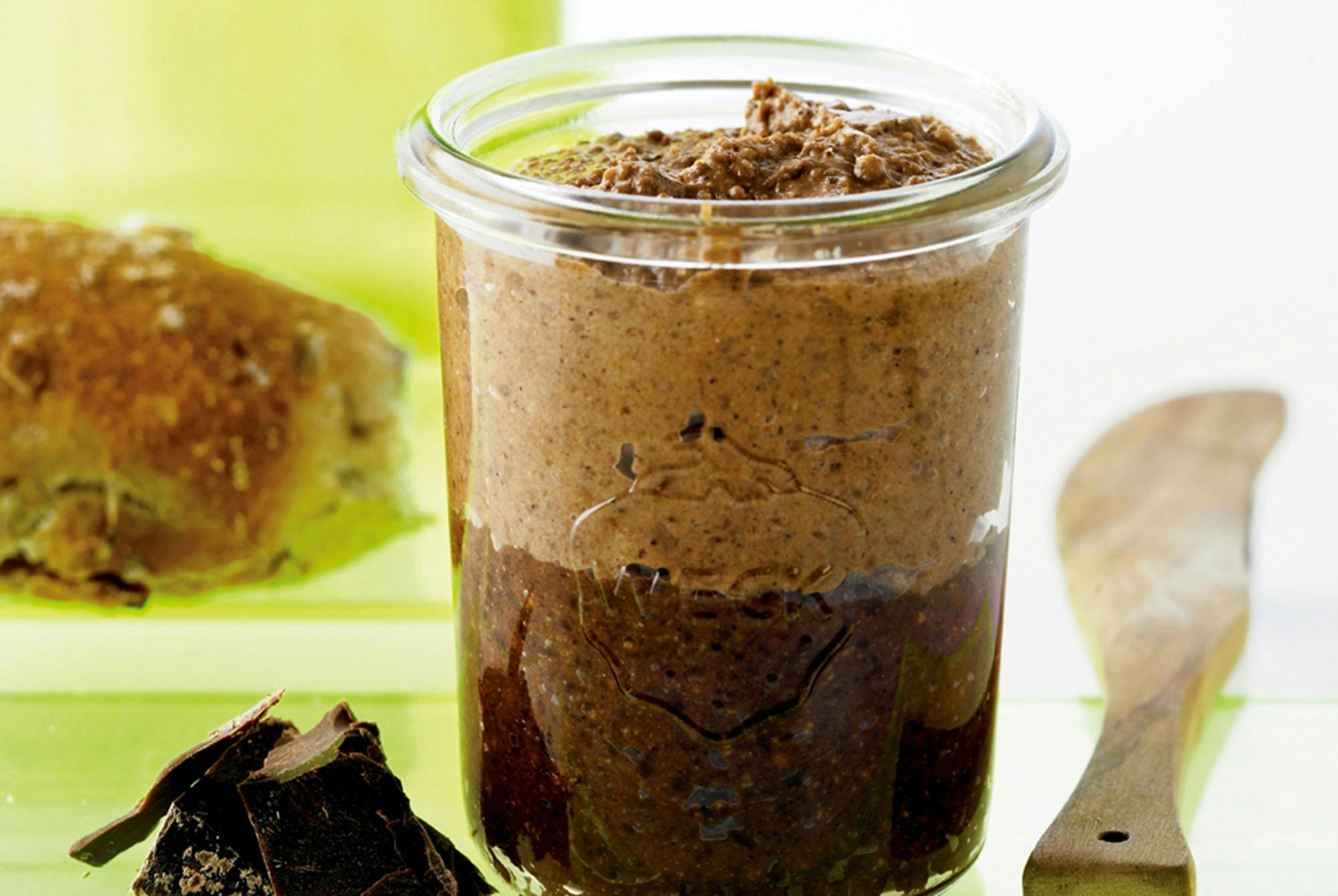 Glas med hjemmelavet Nutella