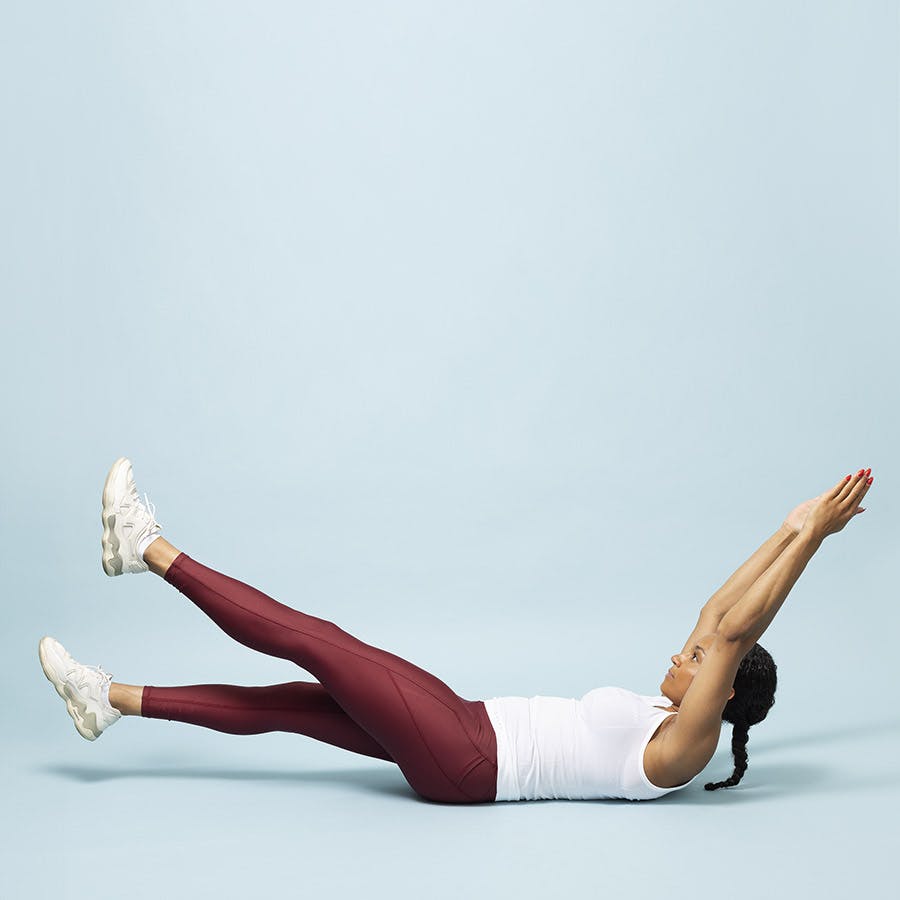 Træner laver flutter kicks