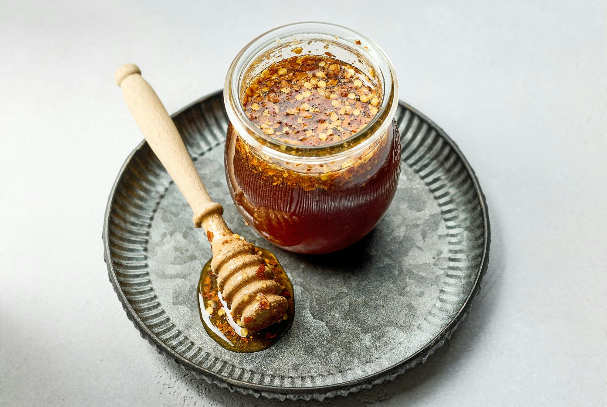 Hot honey -kastiketta lasipurkissa.