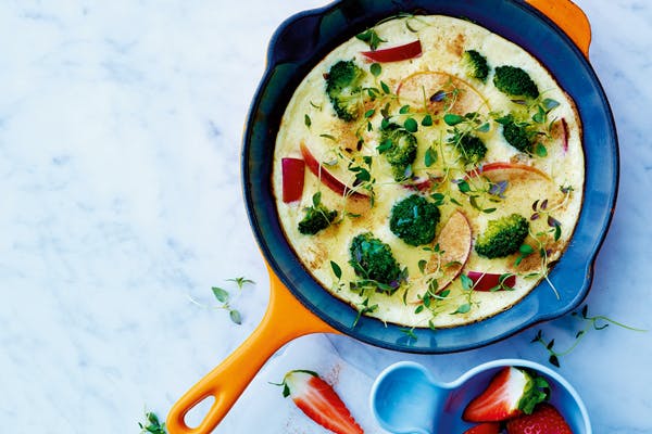 Pande med hytteost-pandekage med broccoli og æble