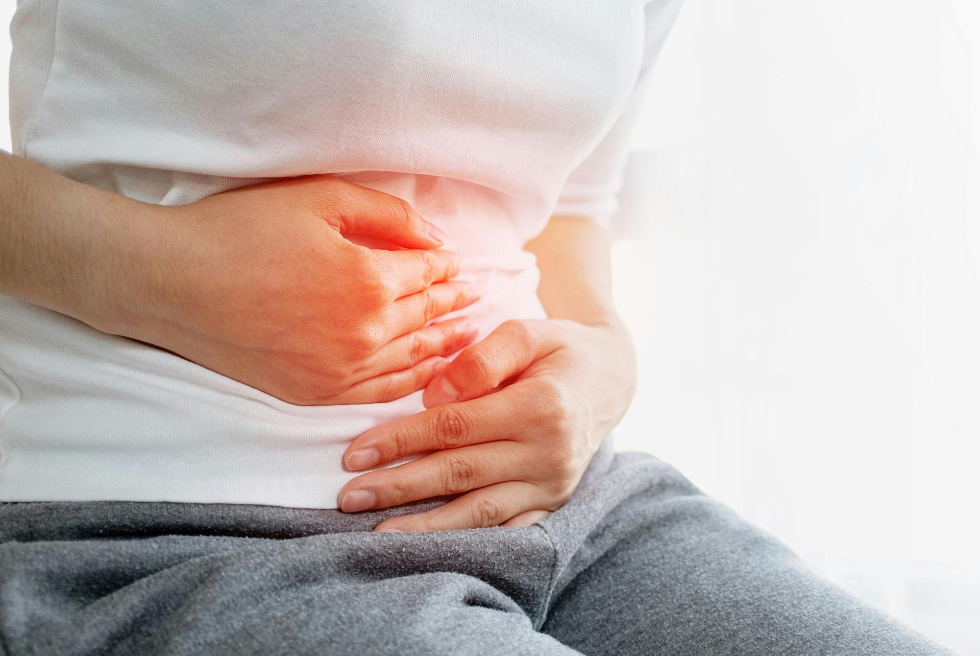 IBS-kvinna lider av magsmärtor