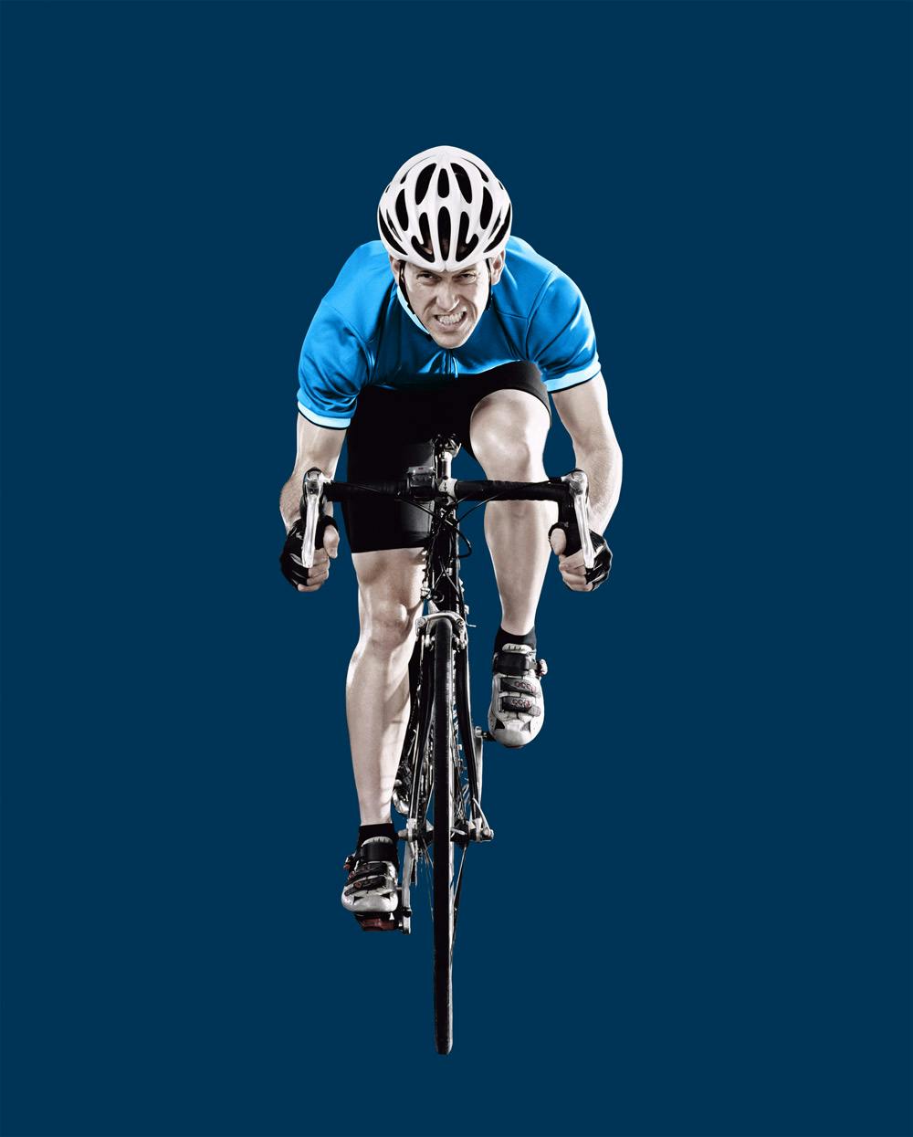 cykelist i blå skjorte
