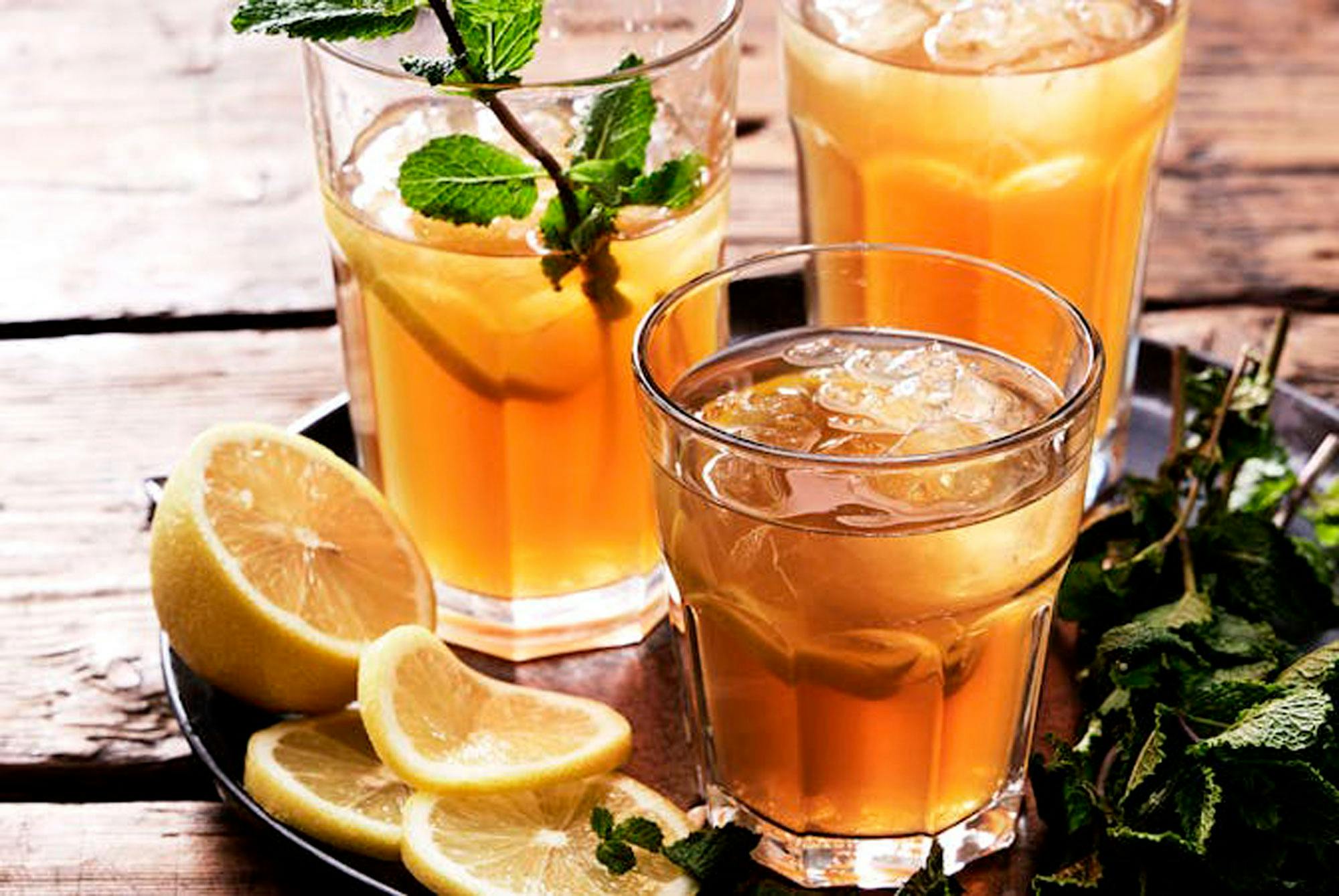 Jäätee mustasta teestä