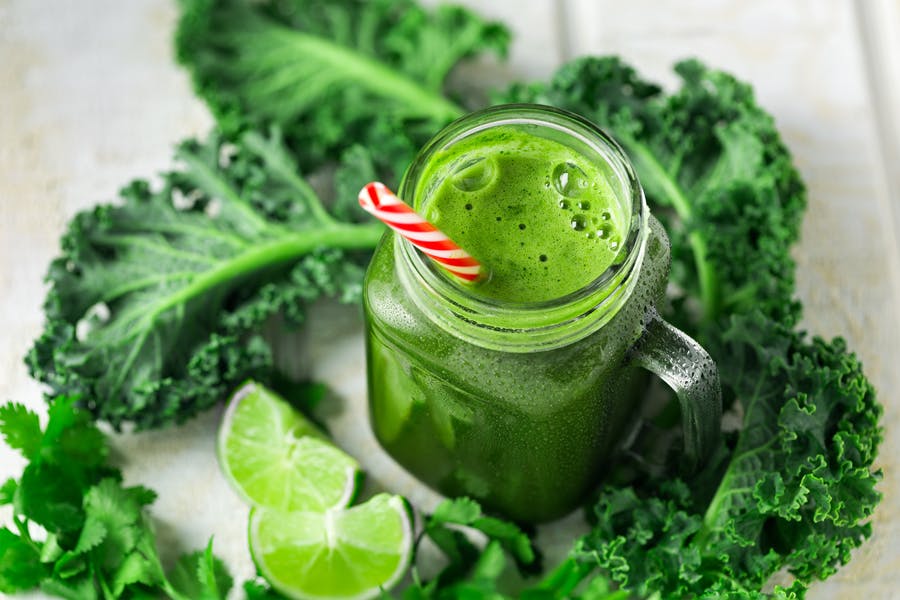 Vihermehua ja korianteria.