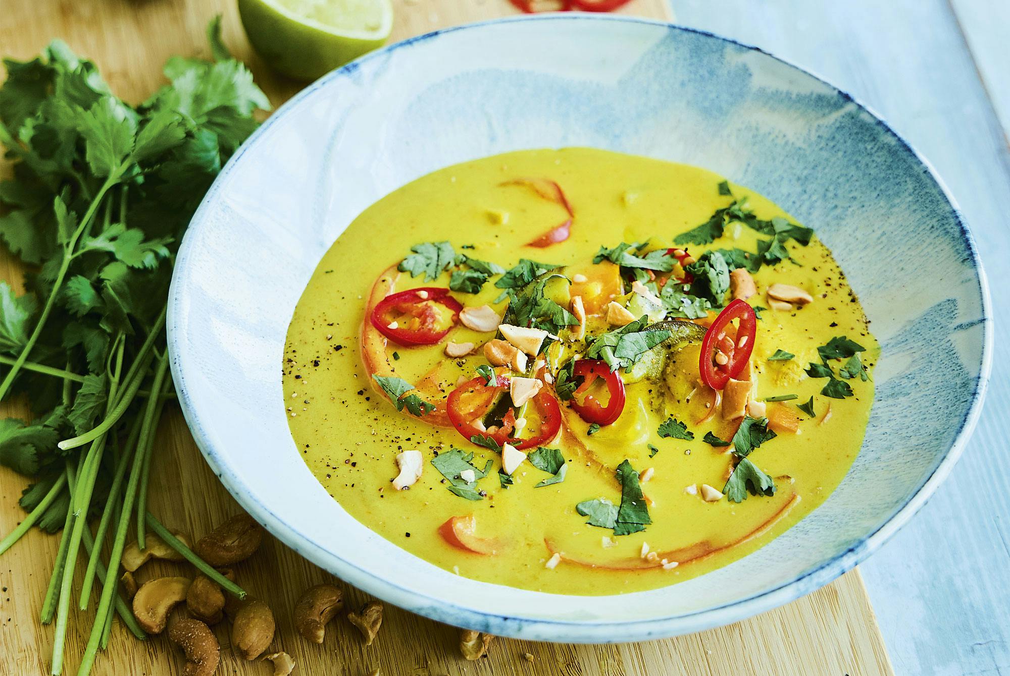 currysoppa med kyckling och cashew