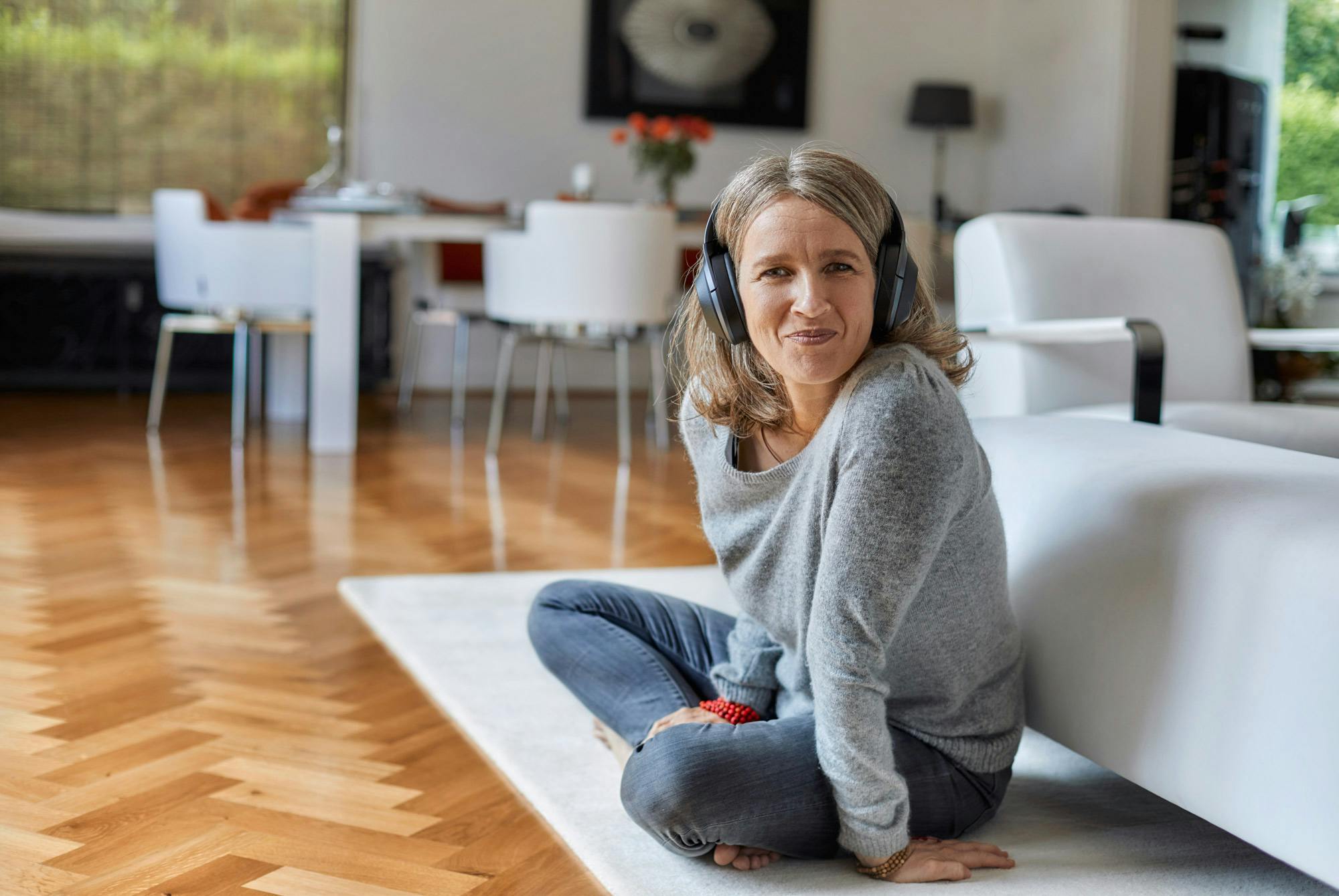 Kvinne dyrker mindfulness